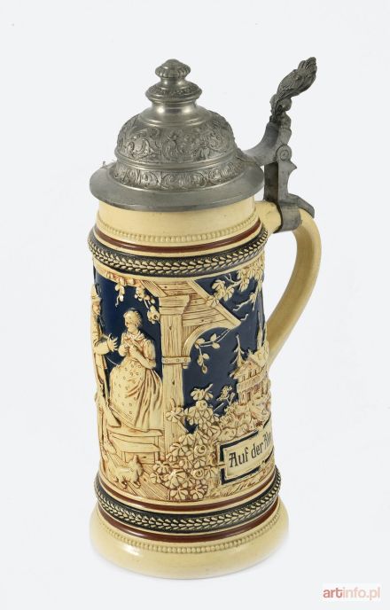 Kufel litrowy z przykrywką z płaskorzeźbioną sceną rodzajową