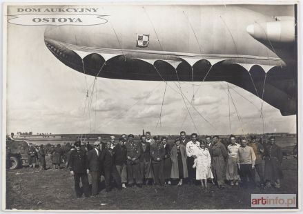 GRUPA WOJSKOWYCH I CYWILÓW Z RODZINAMI POD STEROWCEM, Polska, 1938-39